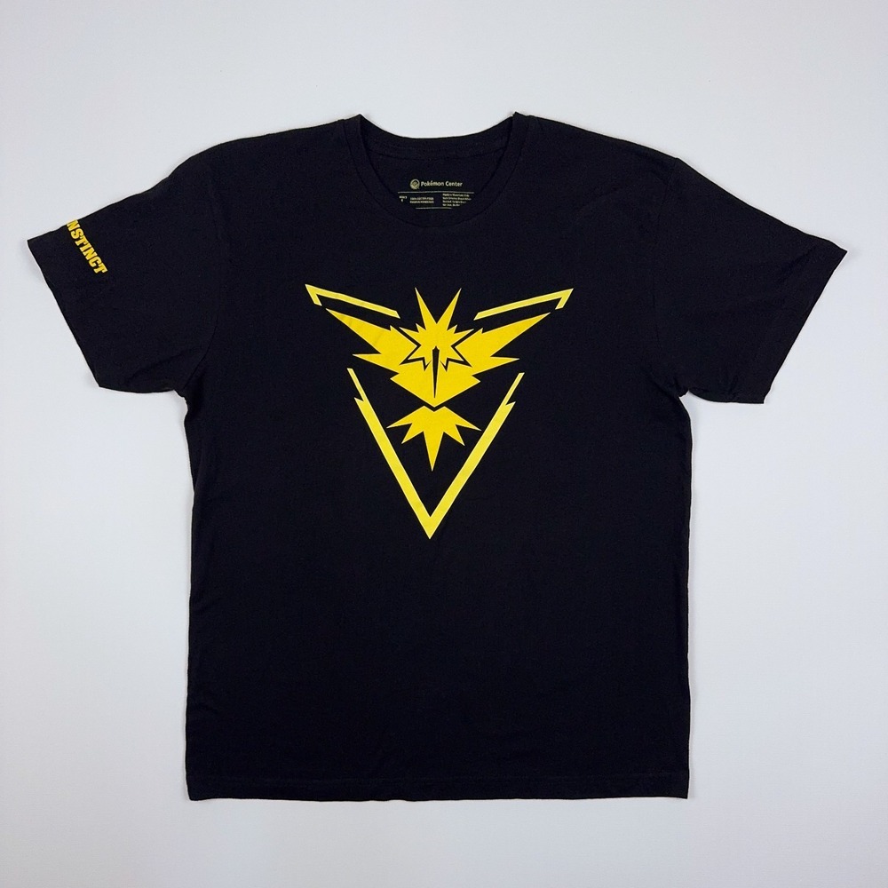 Pokemon Center Team Instinct Pokemon GO Zapdos Graphic T-Shirt Men's L